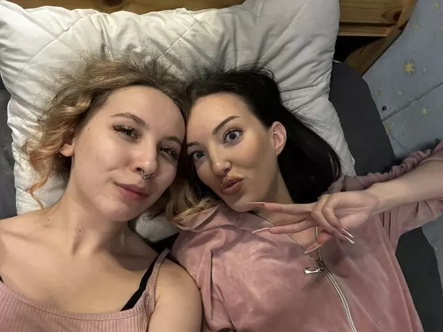 Live Porn Camera of CathrynAndRowena