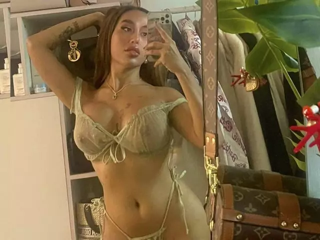 Live Porn Camera of KylieGucci